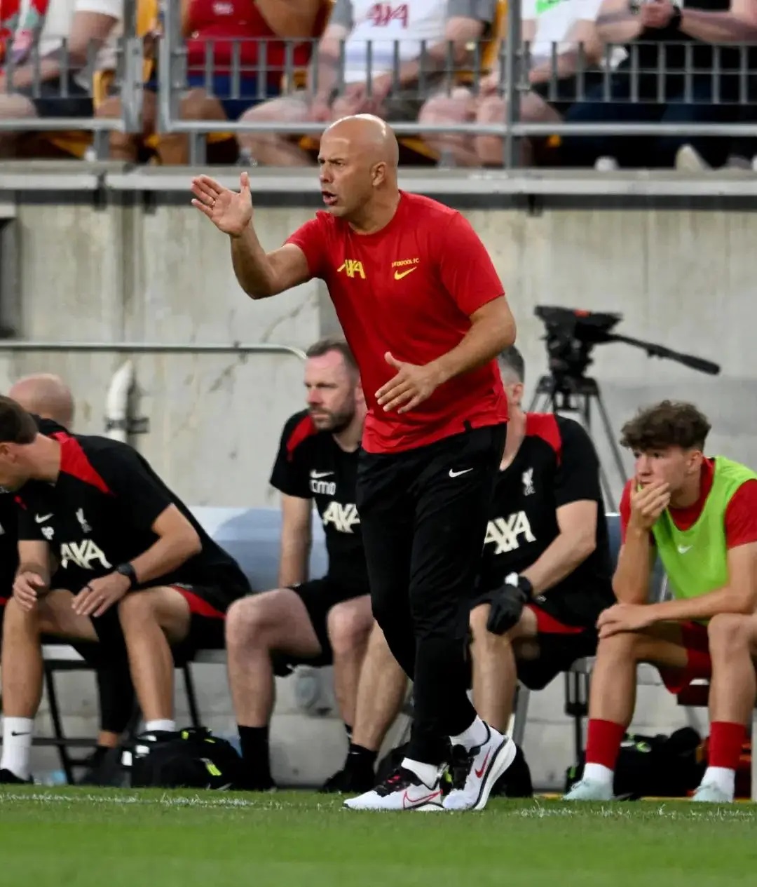 包含克洛普指导球队备战季后赛，力争荣誉的词条