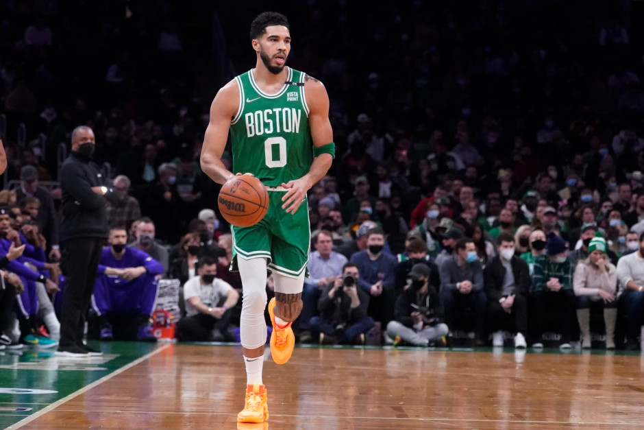  塔图姆迎来十二赛季高光表现，热火球迷沸腾！