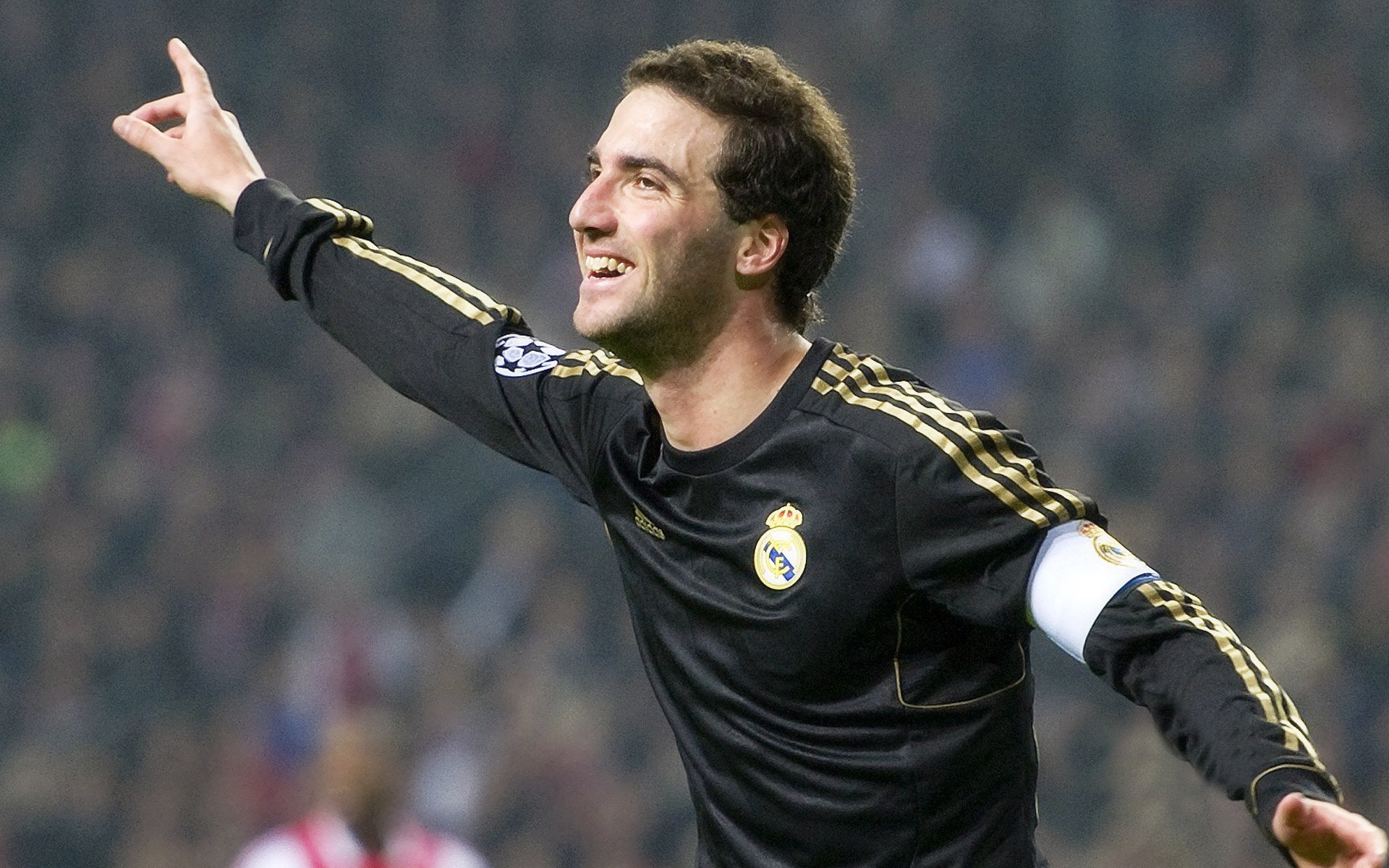 全明星赛四强战对决在即！费内巴切演练定位球，川崎前锋密集防守应对